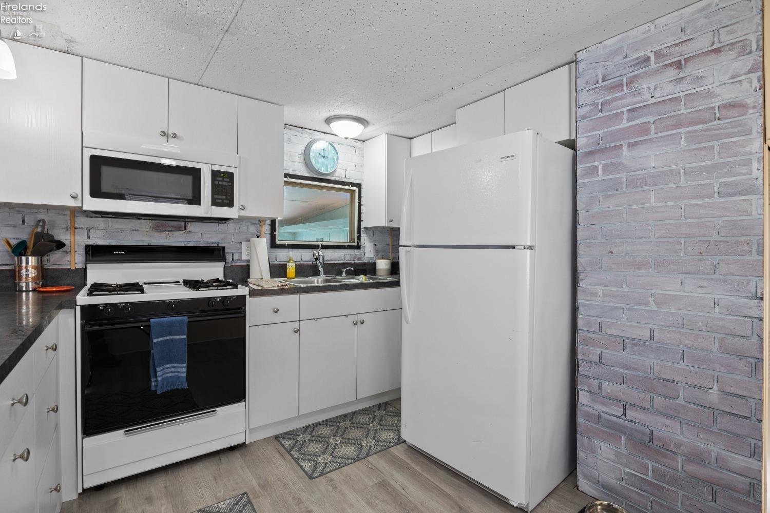 999 N Buck Road 38