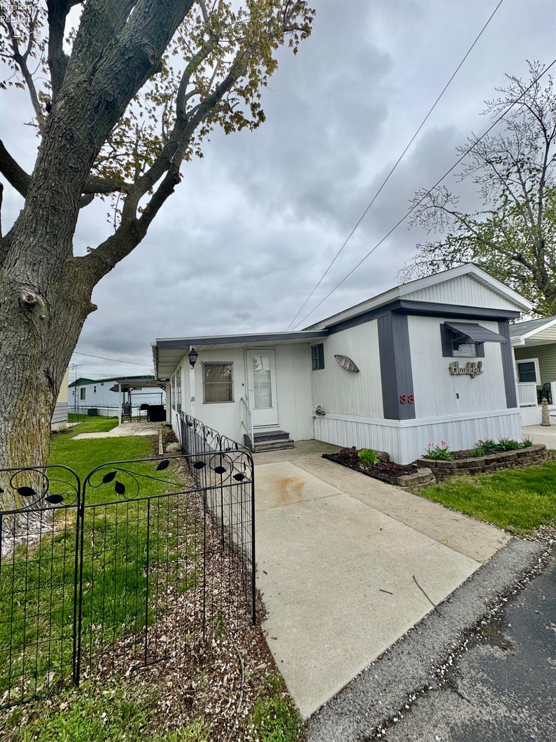 999 N Buck Road 38