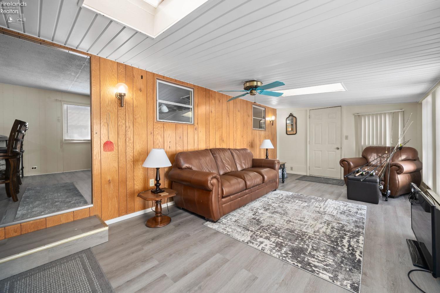 999 N Buck Road 38