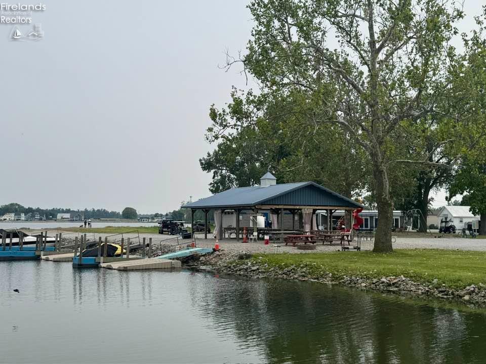 999 N Buck Road 38