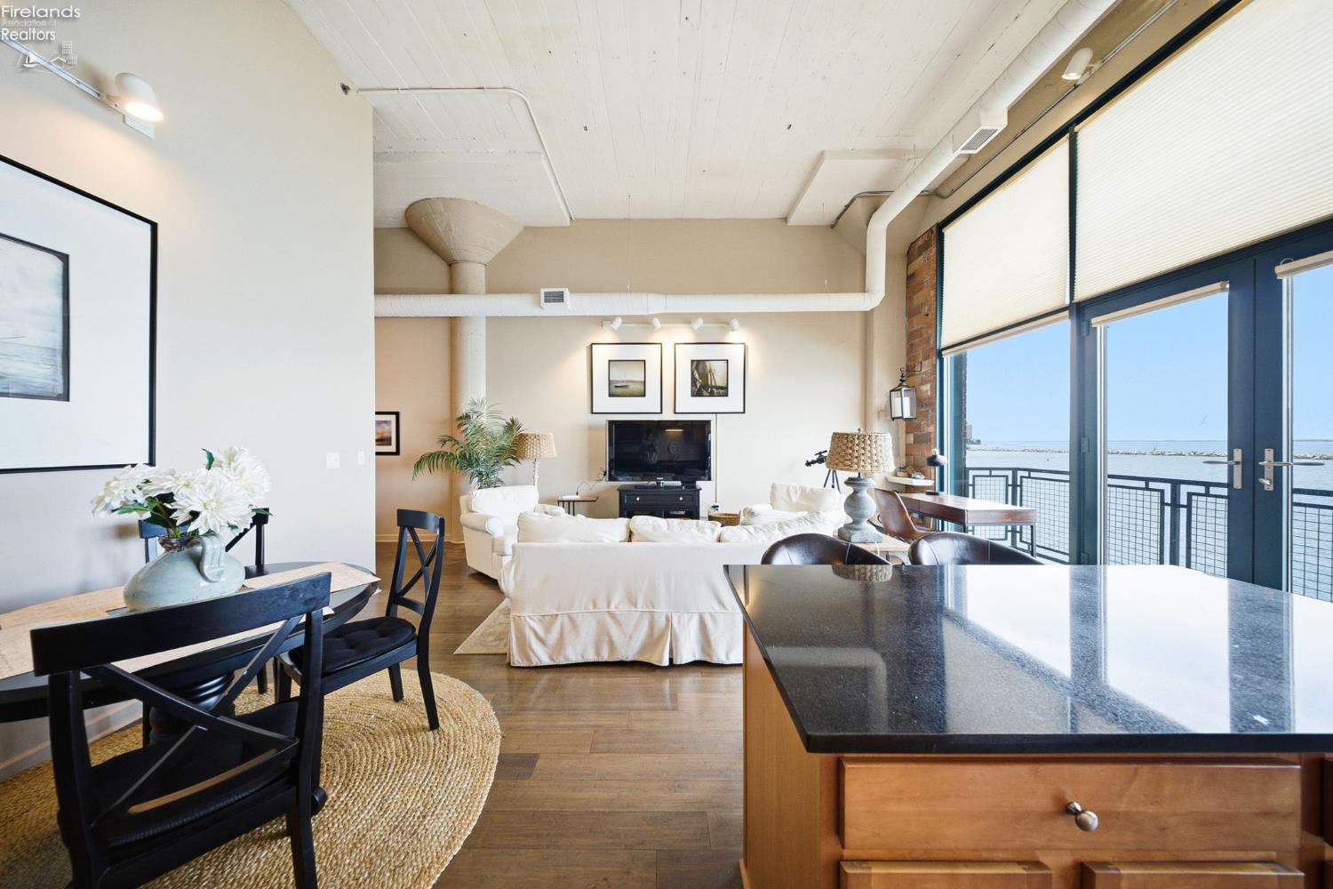 401 W Shoreline Drive 267