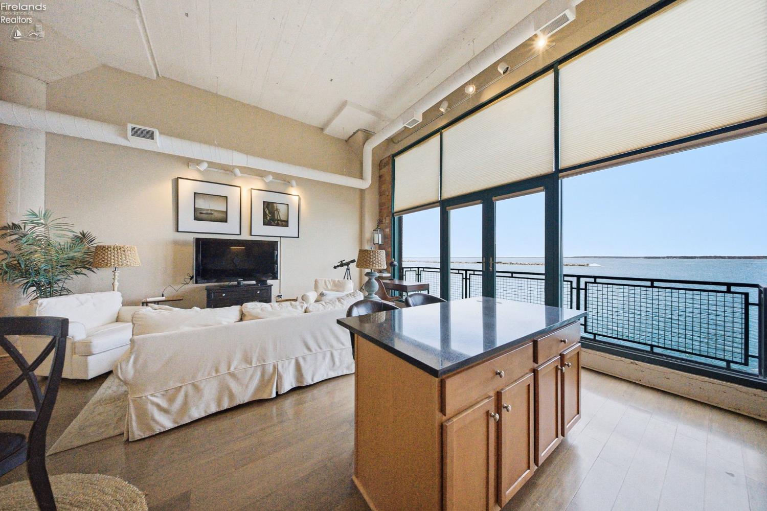 401 W Shoreline Drive 267