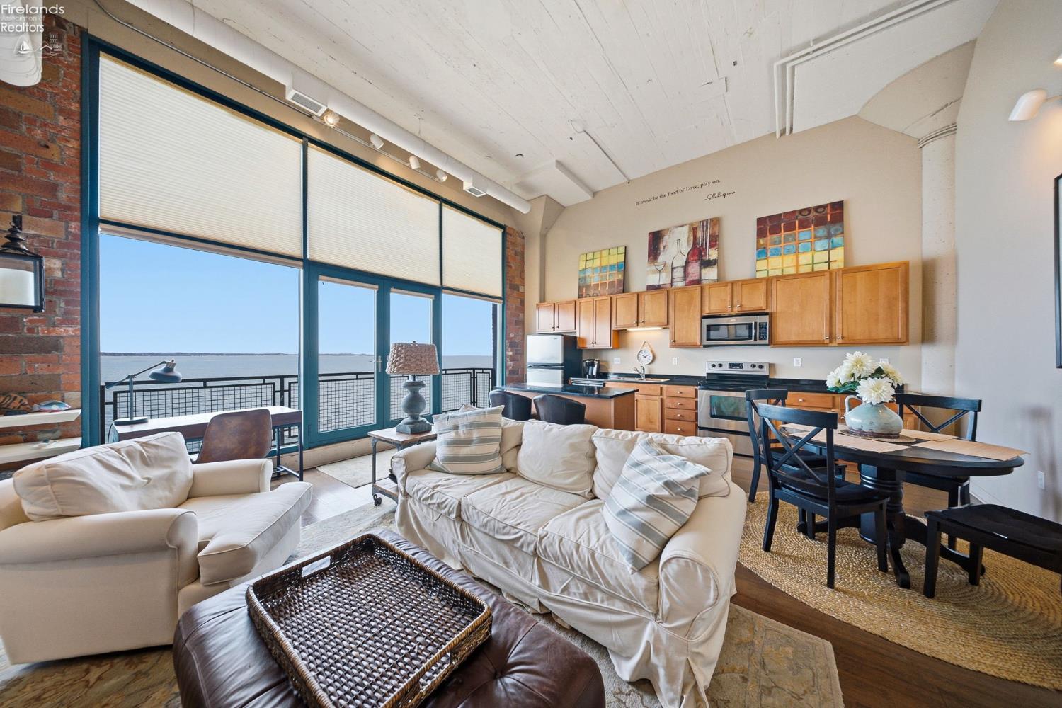 401 W Shoreline Drive 267