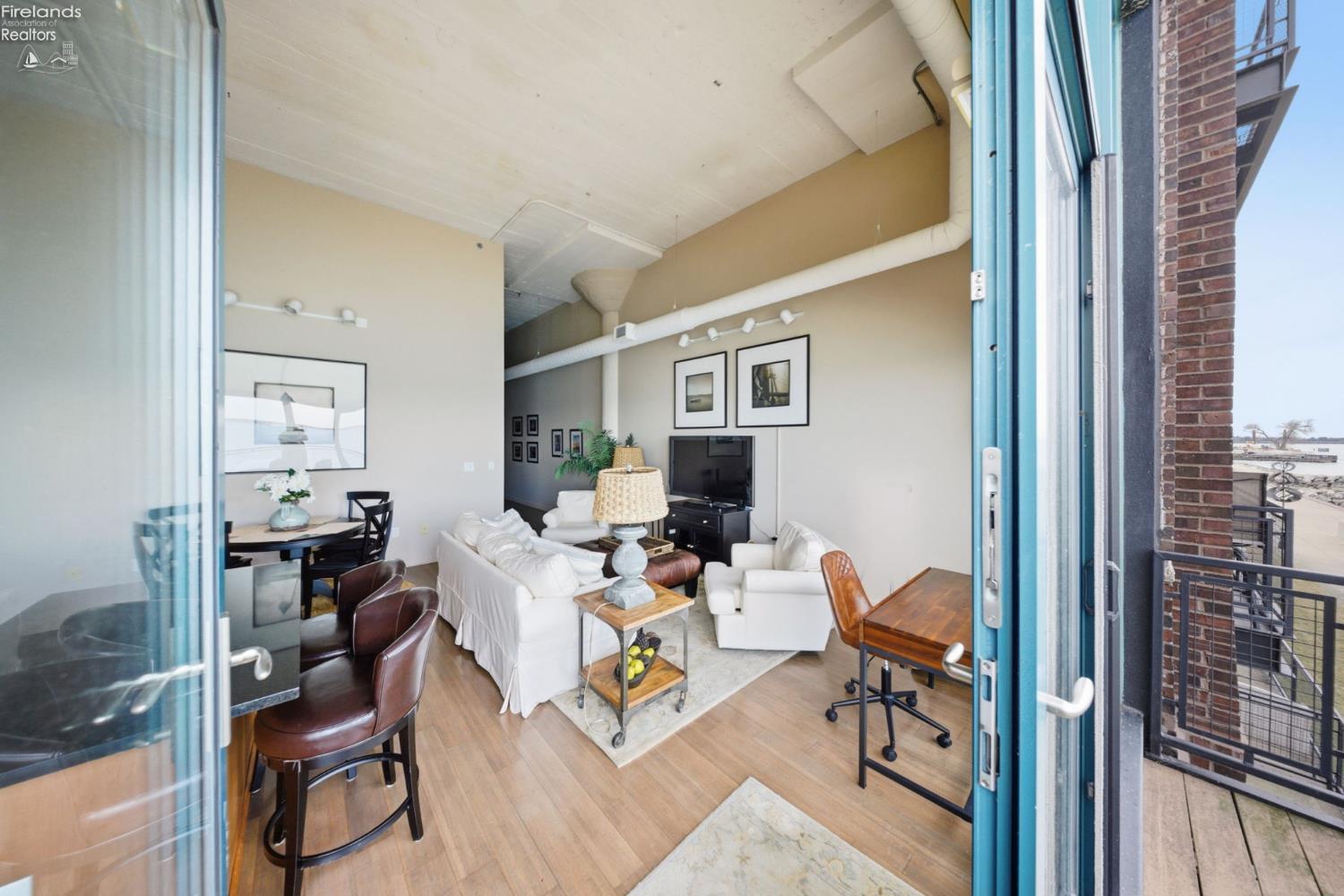 401 W Shoreline Drive 267