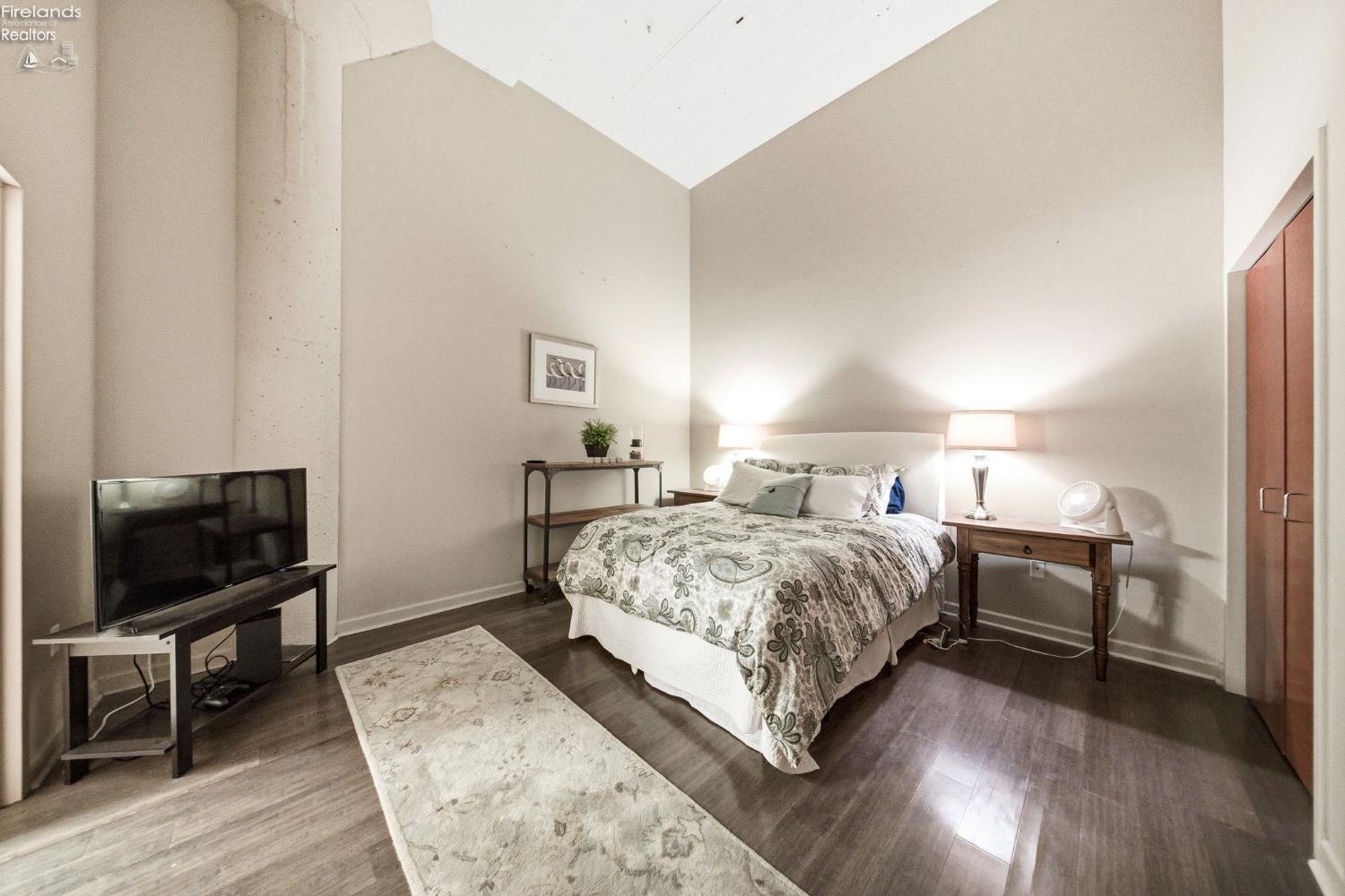 401 W Shoreline Drive 267