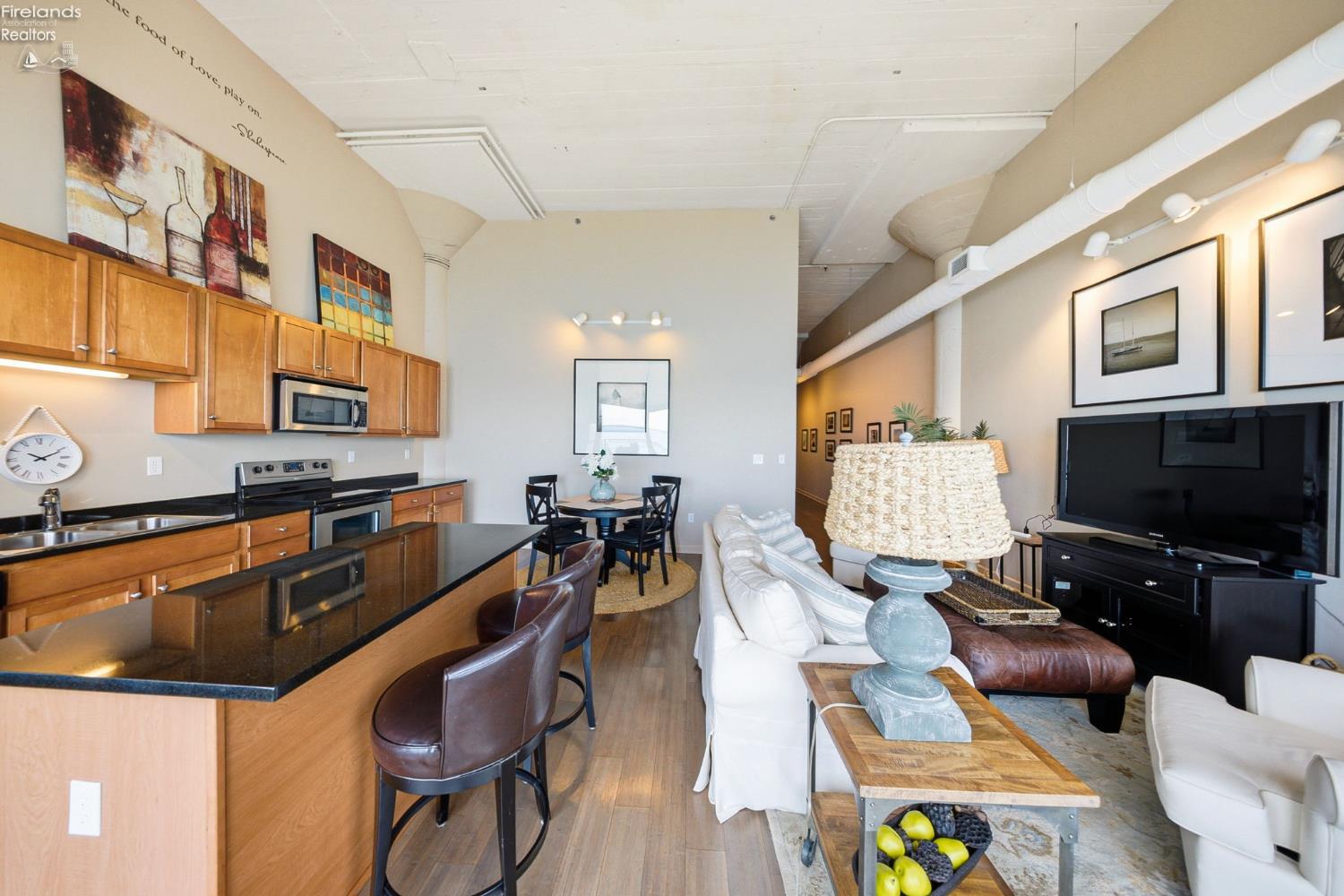 401 W Shoreline Drive 267