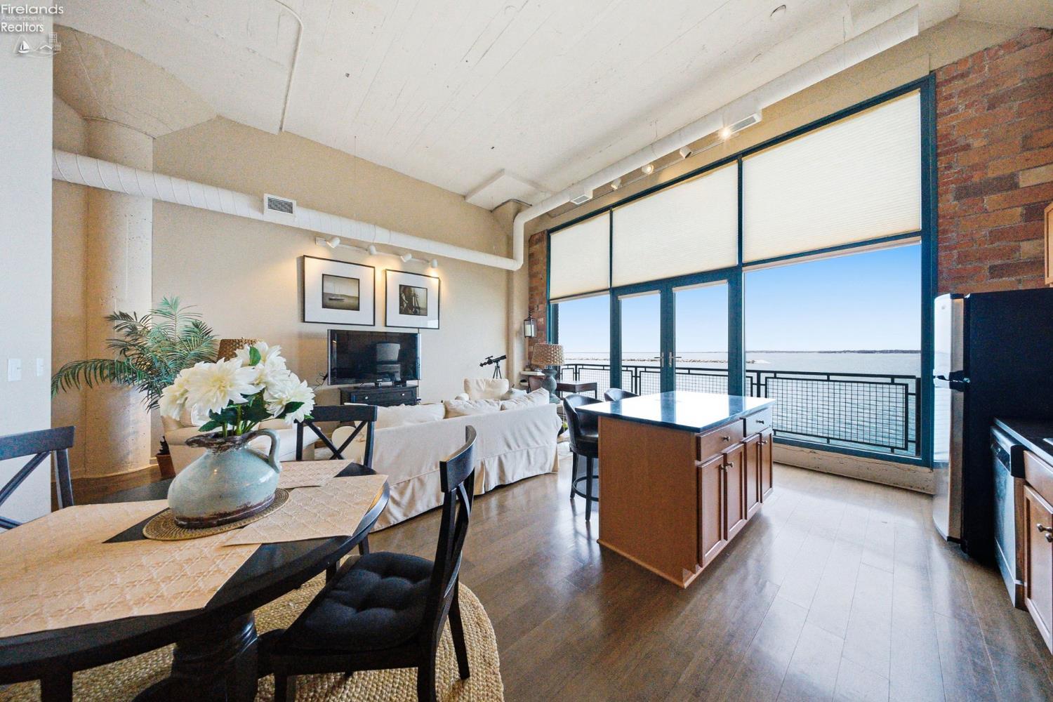 401 W Shoreline Drive 267