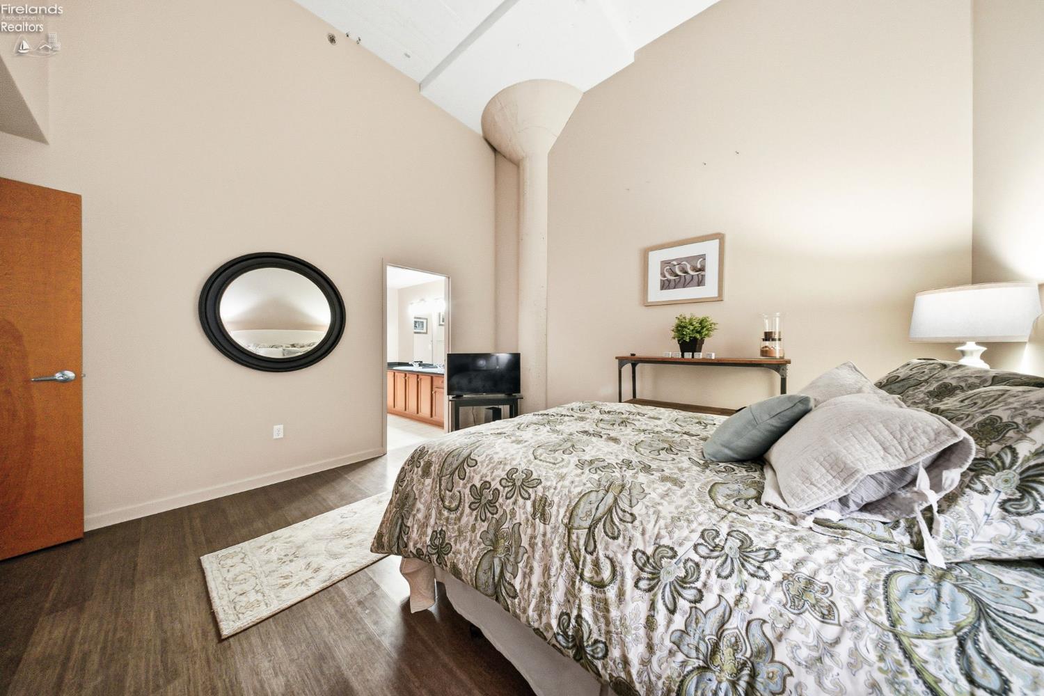 401 W Shoreline Drive 267