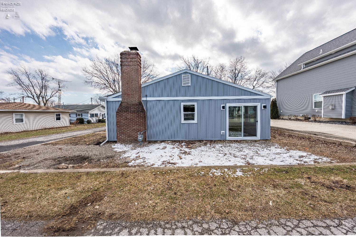 5864 E Cedar Lane