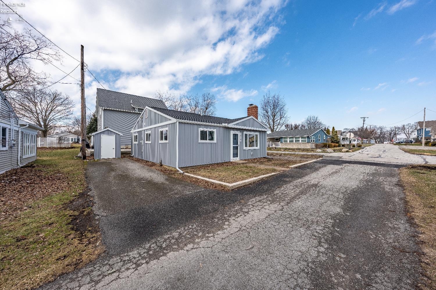 5864 E Cedar Lane