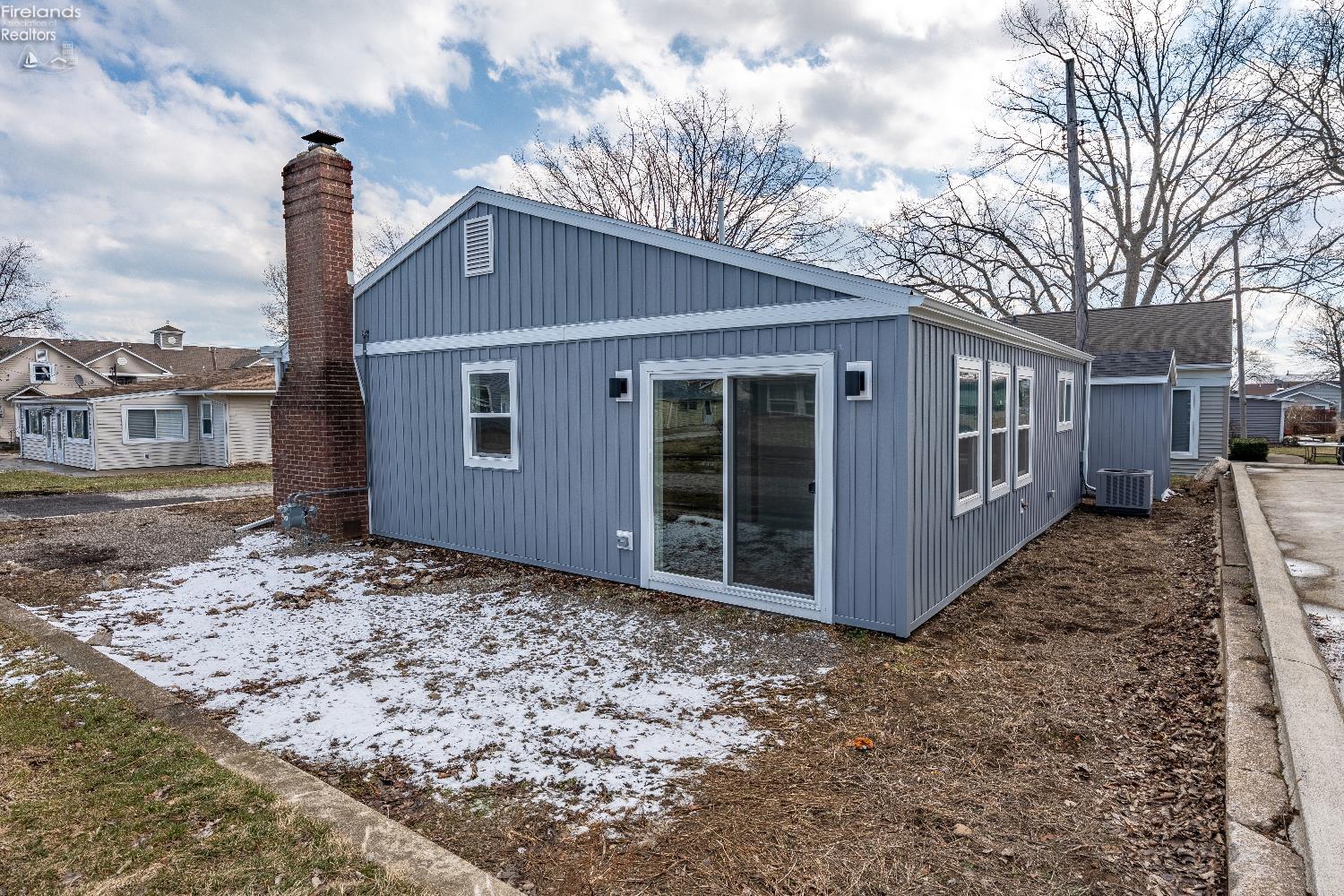 5864 E Cedar Lane