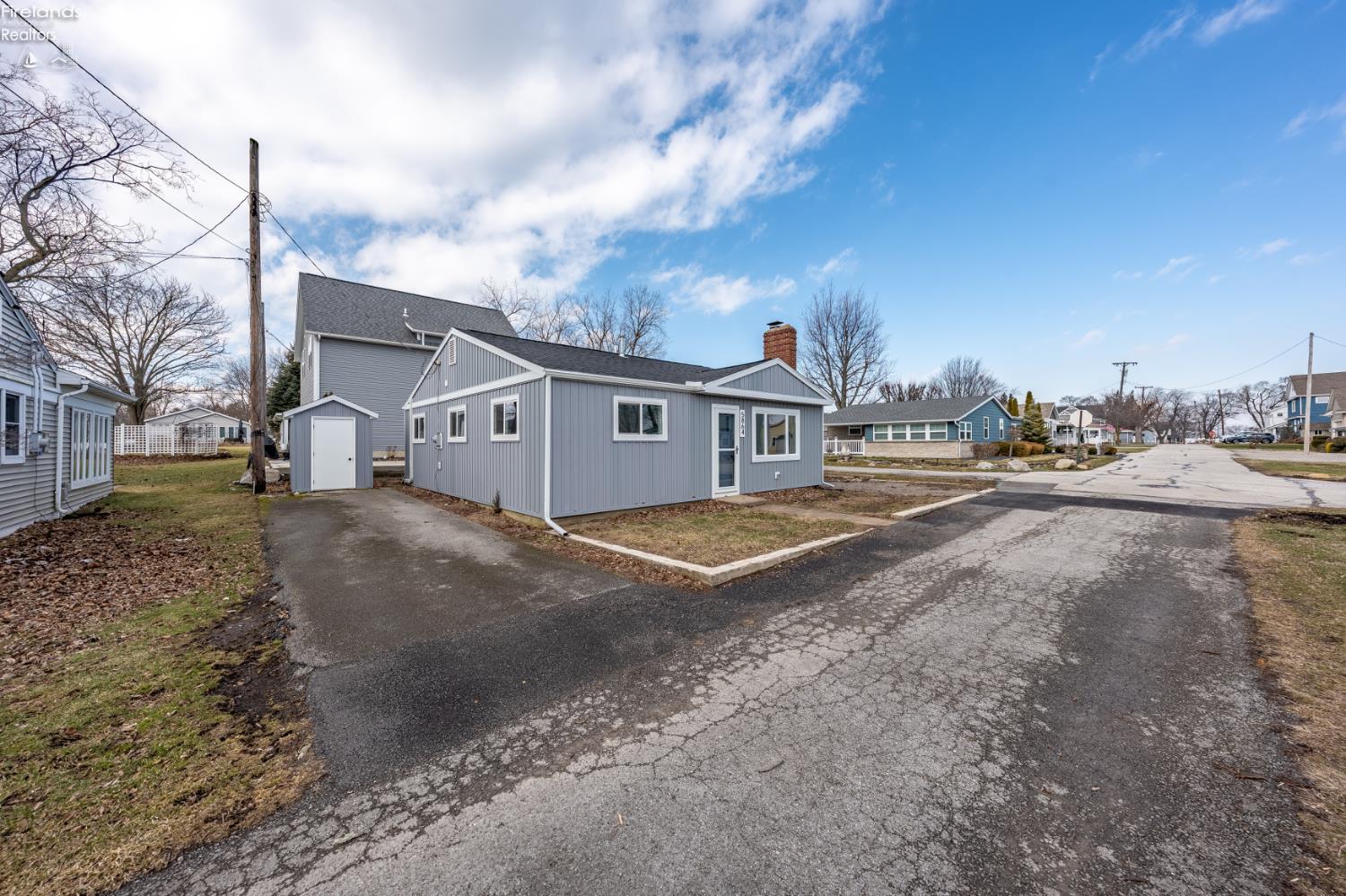 5864 E Cedar Lane