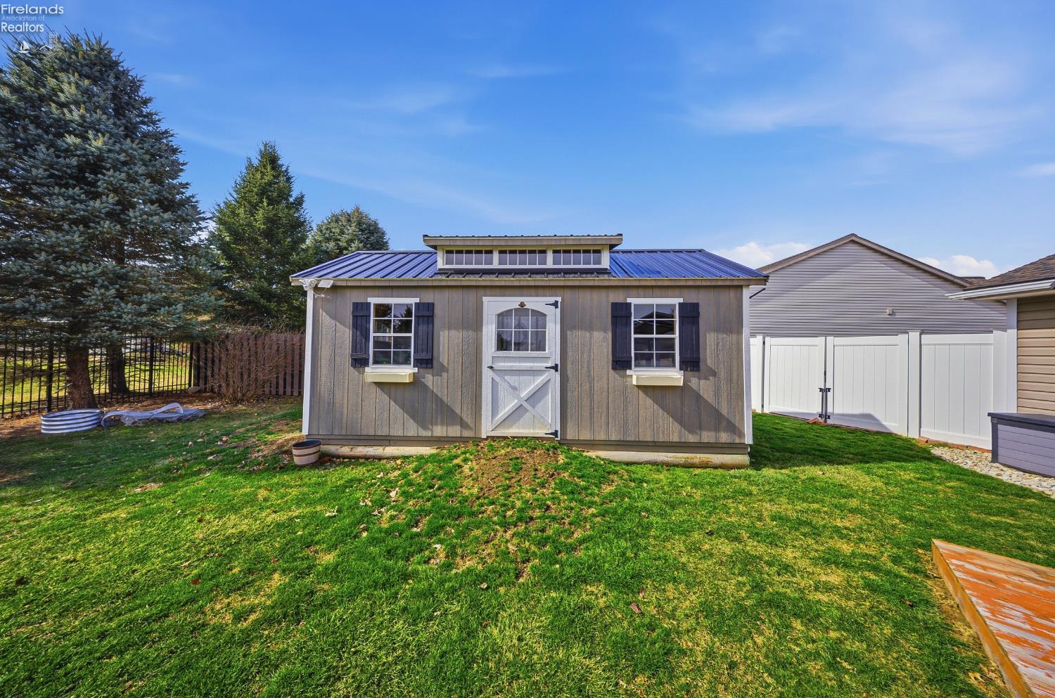 28 Amber Way