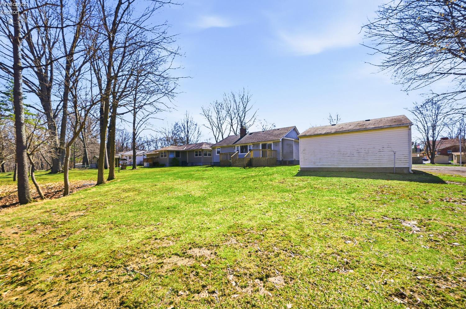 1073 Rosealee Ave.