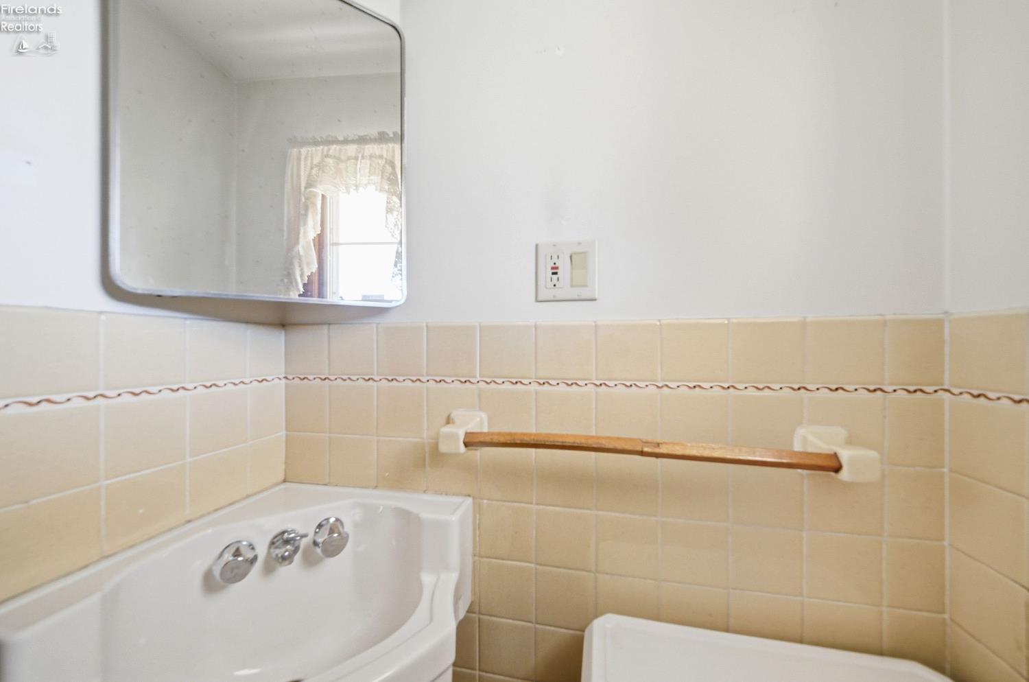 1073 Rosealee Ave.