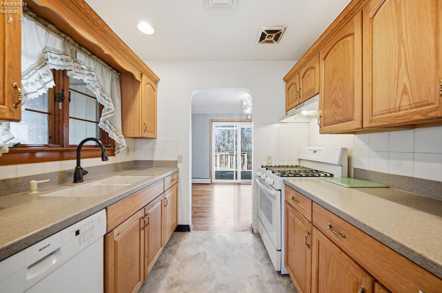 1073 Rosealee Ave.