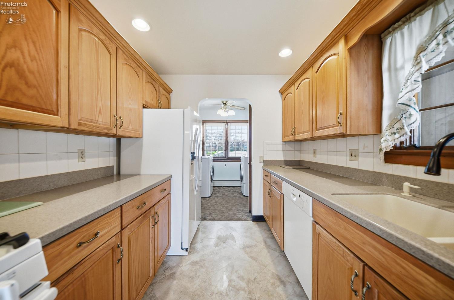 1073 Rosealee Ave.