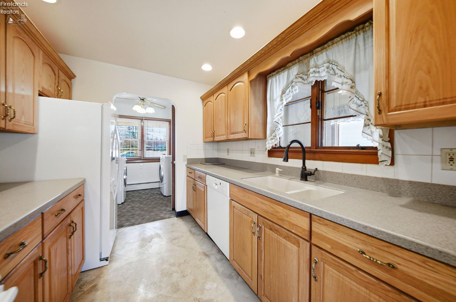 1073 Rosealee Ave.