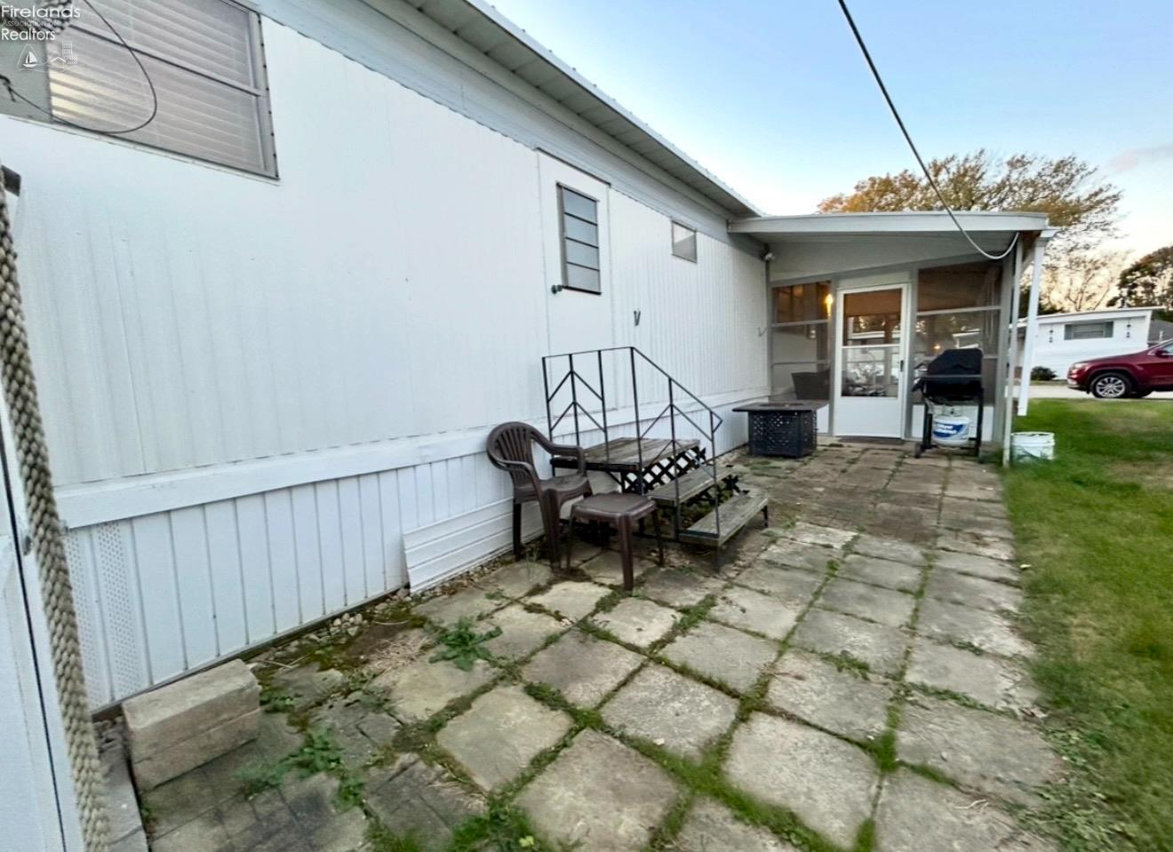 3575 NE Catawba Road 18