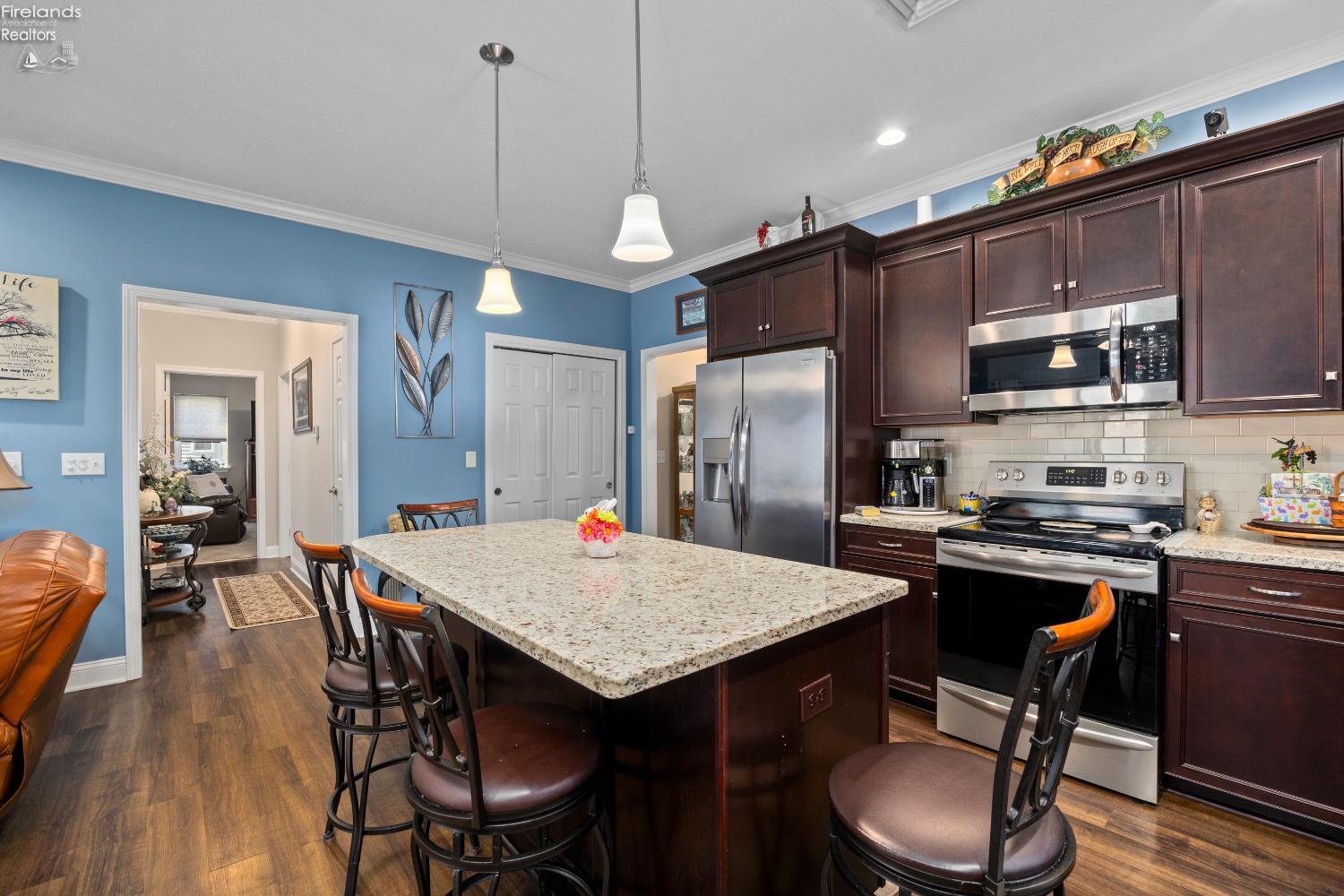 329 Lighthouse Oval