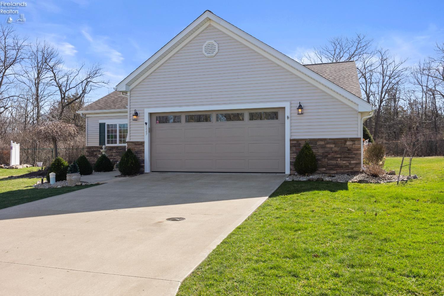 329 Lighthouse Oval