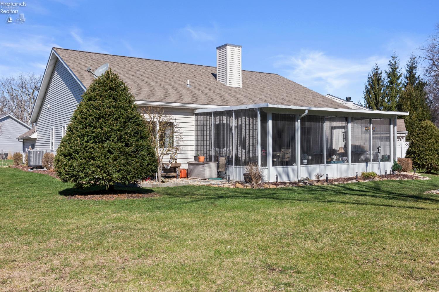329 Lighthouse Oval