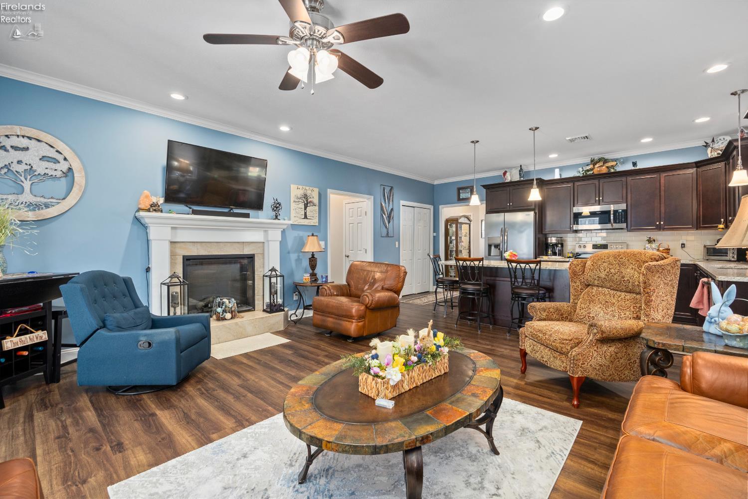 329 Lighthouse Oval
