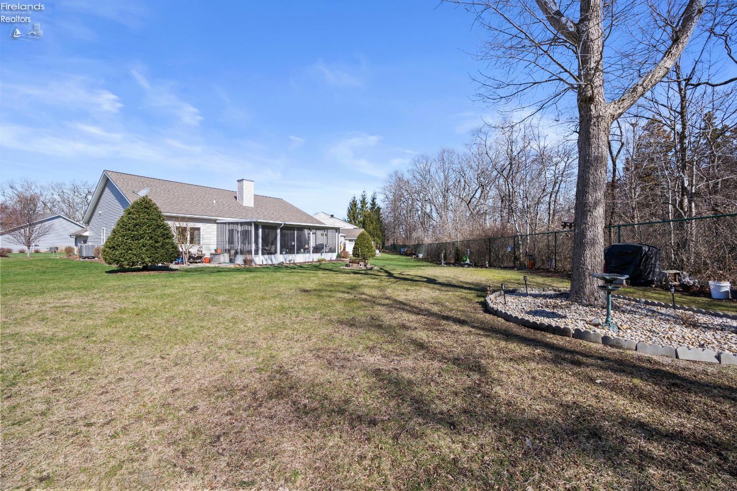 329 Lighthouse Oval