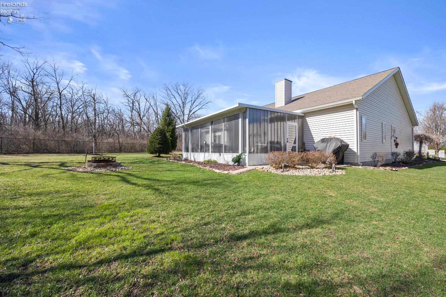 329 Lighthouse Oval