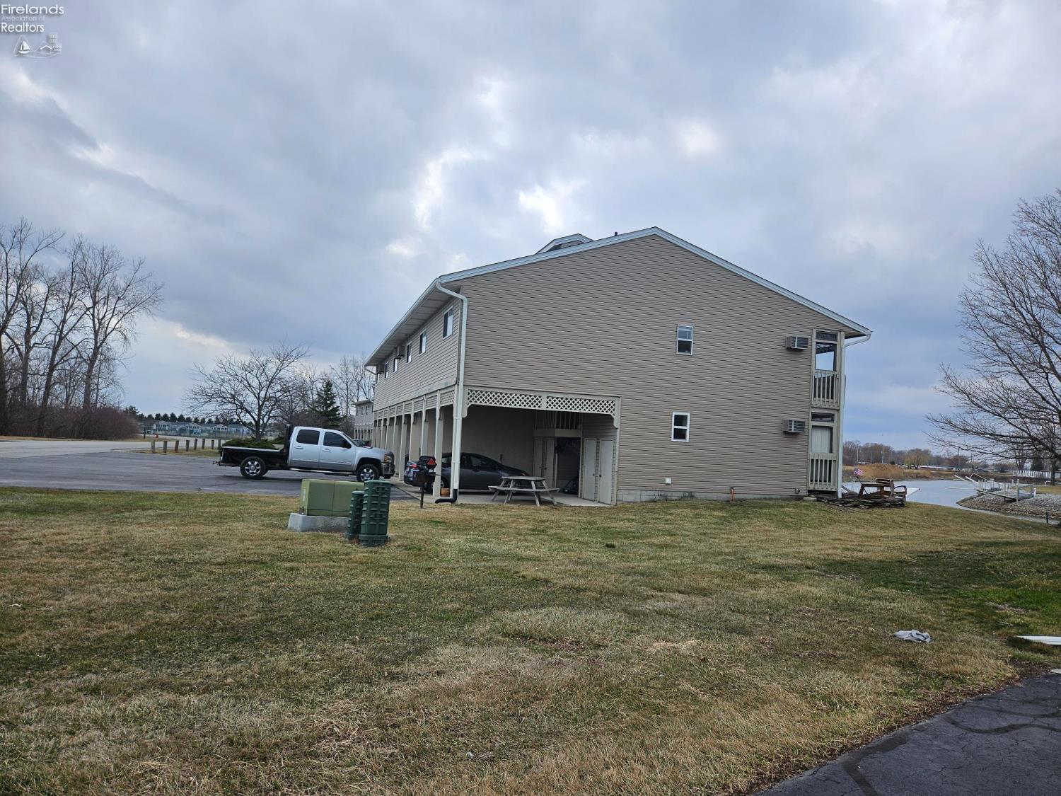 6280 N Harris Harbor Drive