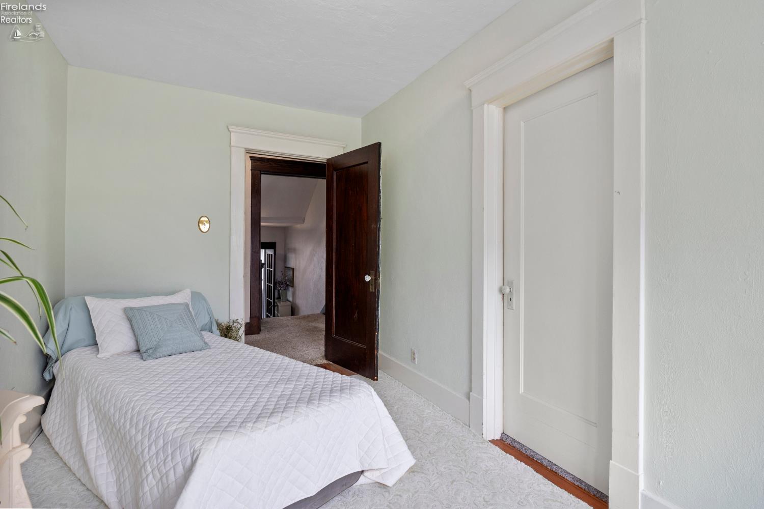 1169 W. 6th St