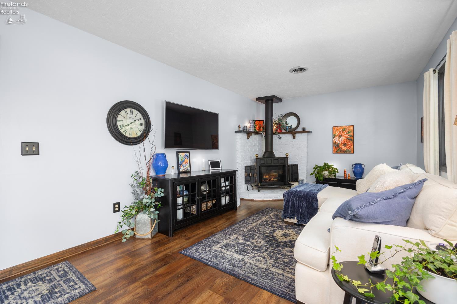 2630 Robinhood Dr.