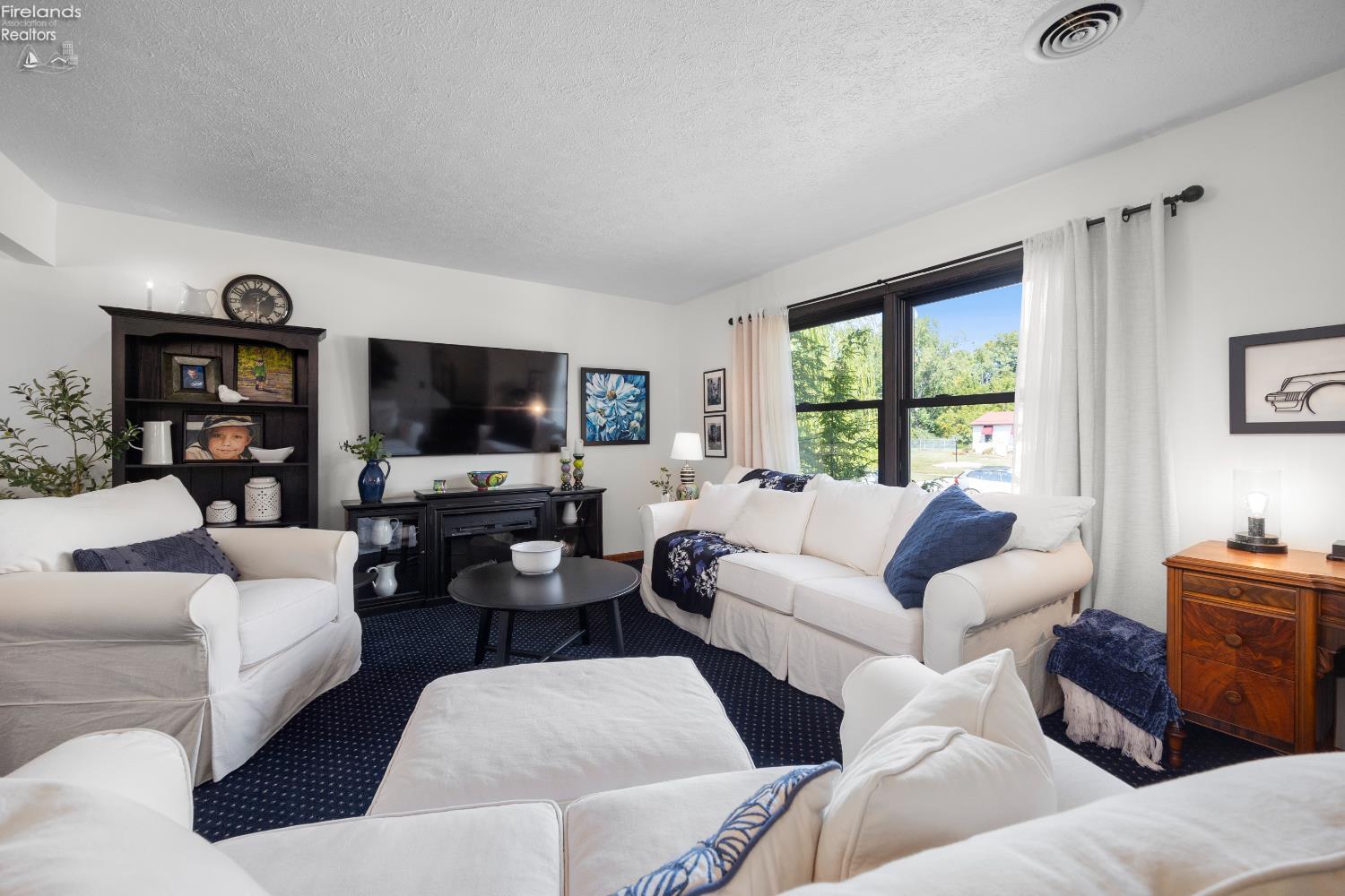 2630 Robinhood Dr.