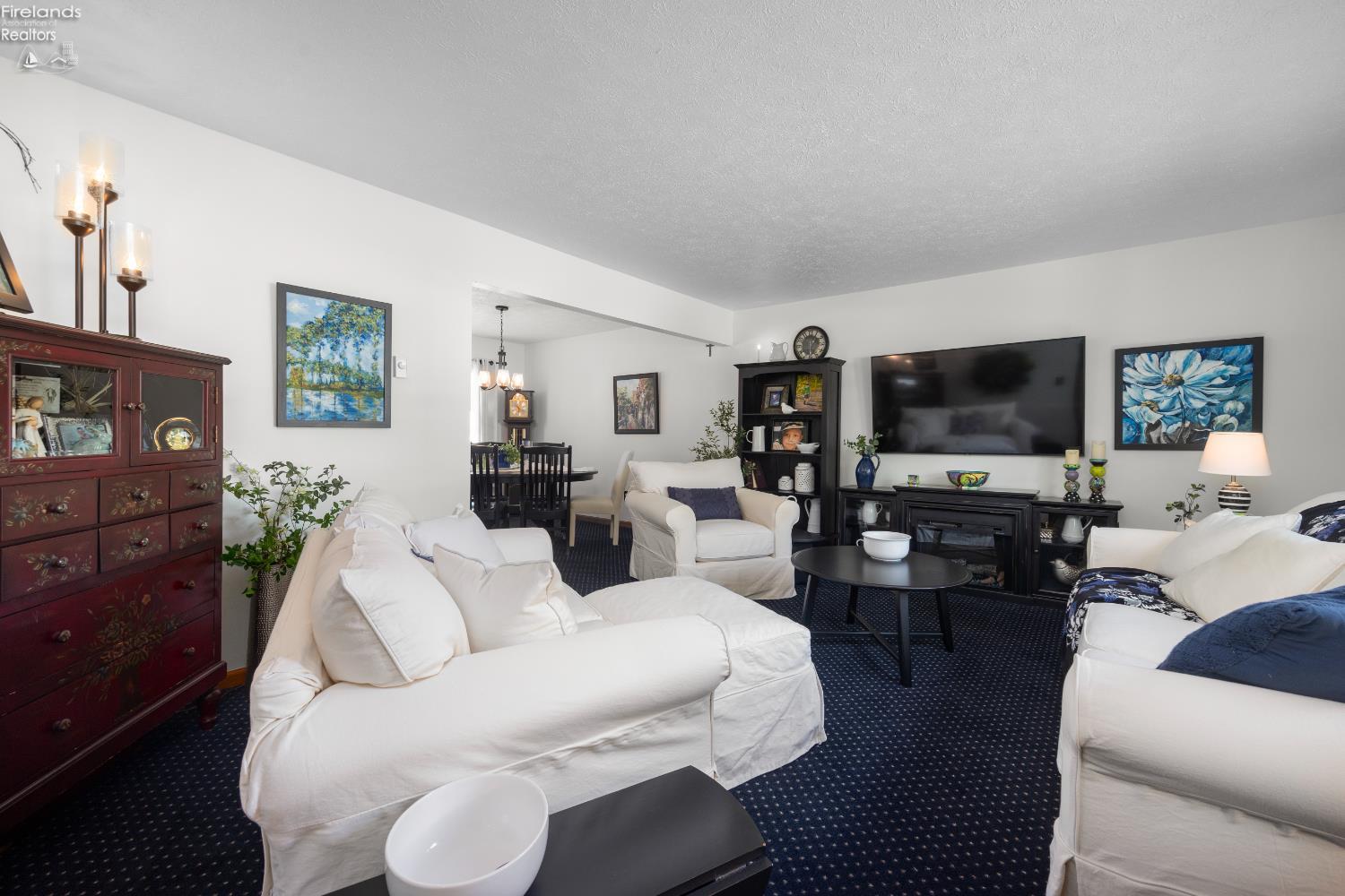 2630 Robinhood Dr.