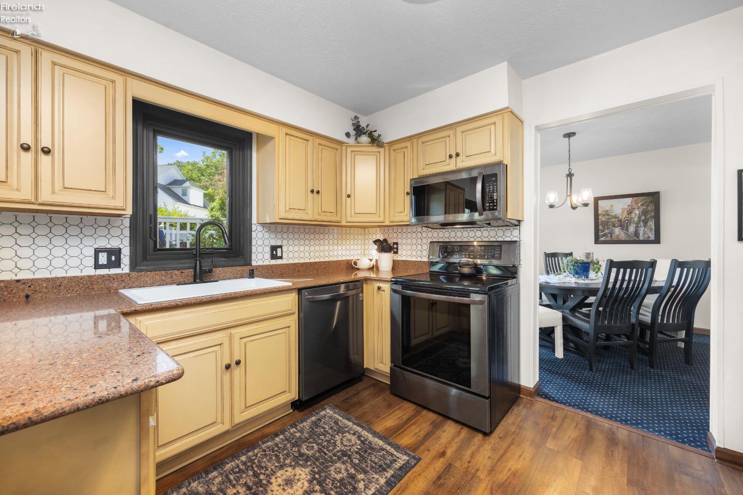 2630 Robinhood Dr.