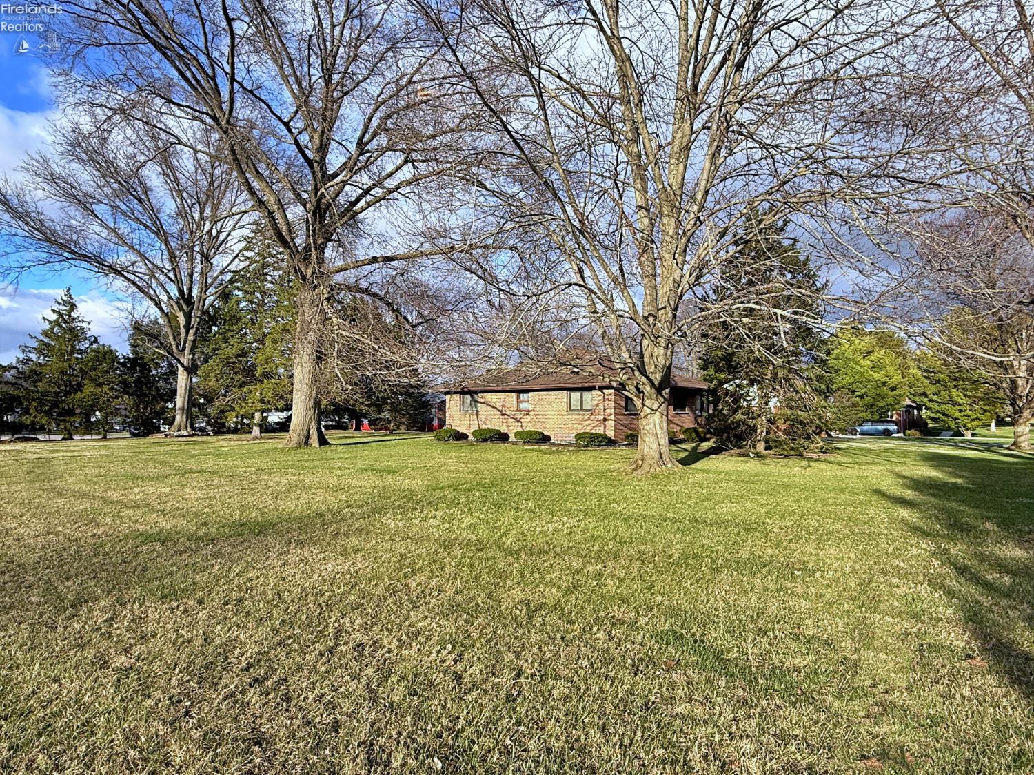 96 Lindsay Avenue