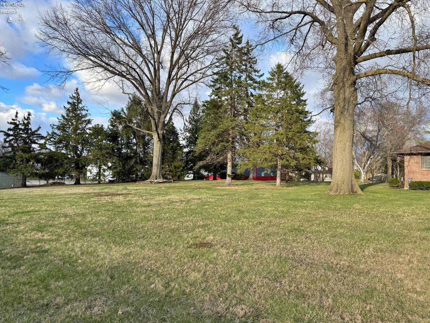 96 Lindsay Avenue