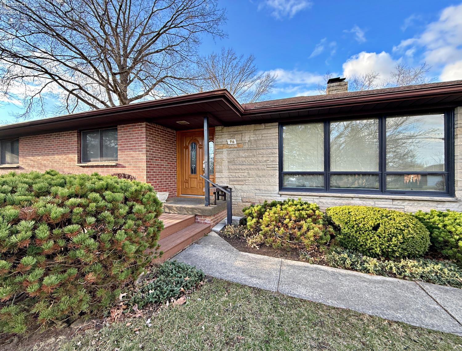 96 Lindsay Avenue