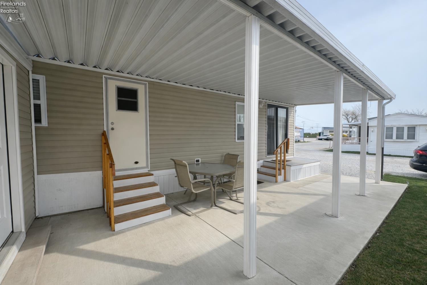 1220 W Richey Road 60