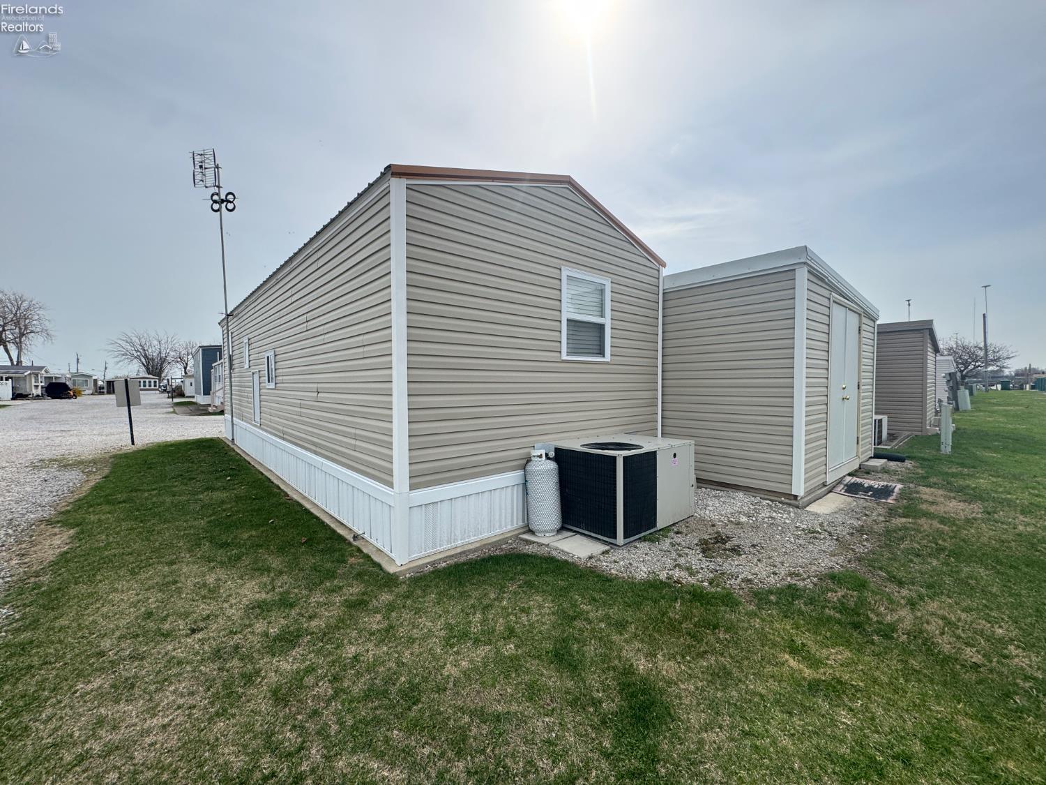 1220 W Richey Road 60