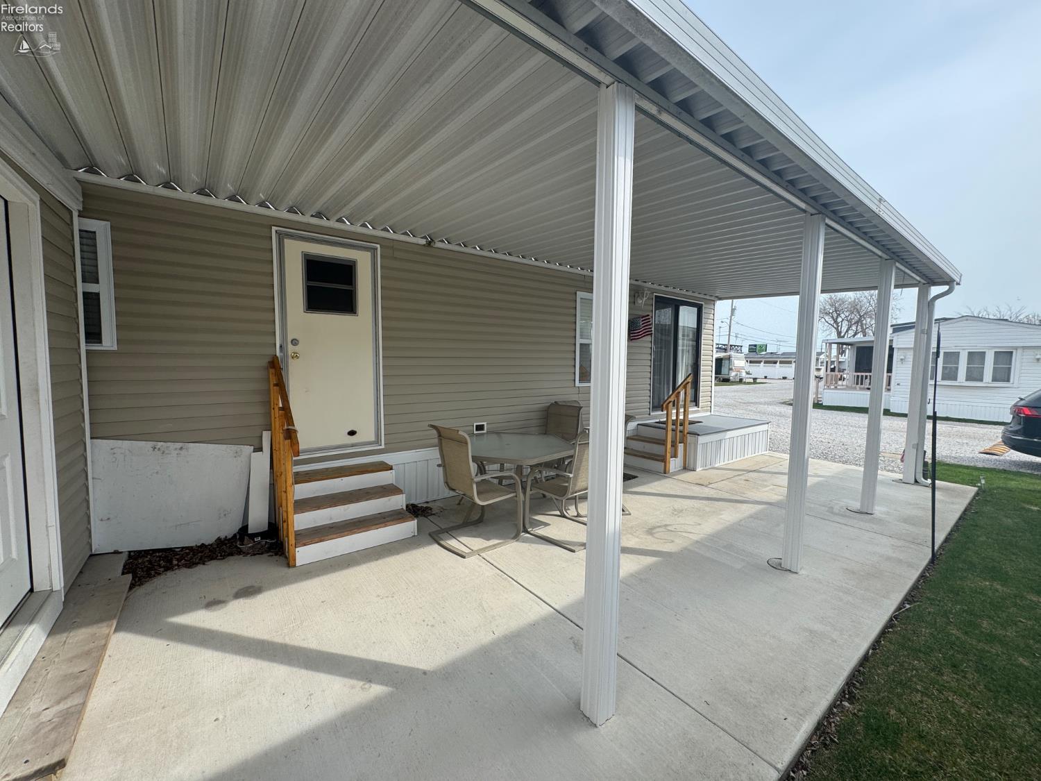 1220 W Richey Road 60