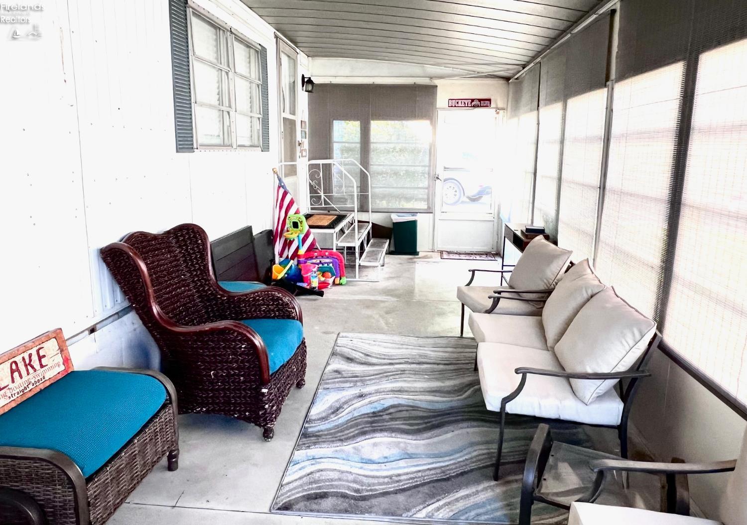 3575 NE Catawba Road 29