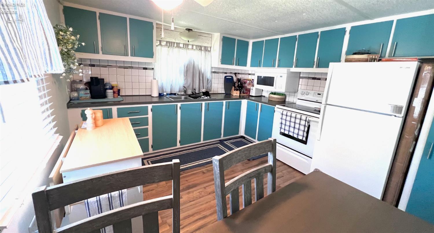 3575 NE Catawba Road 29