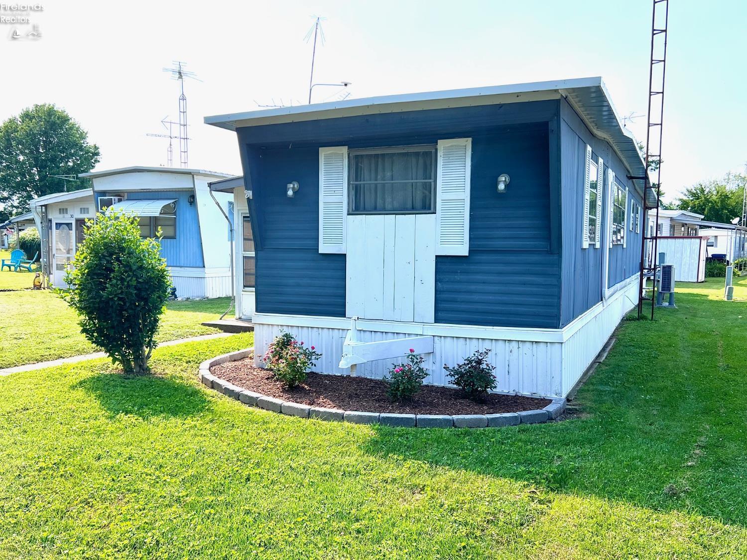 3575 NE Catawba Road 29