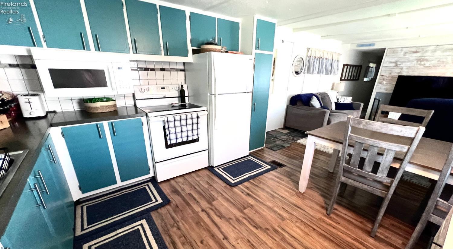 3575 NE Catawba Road 29