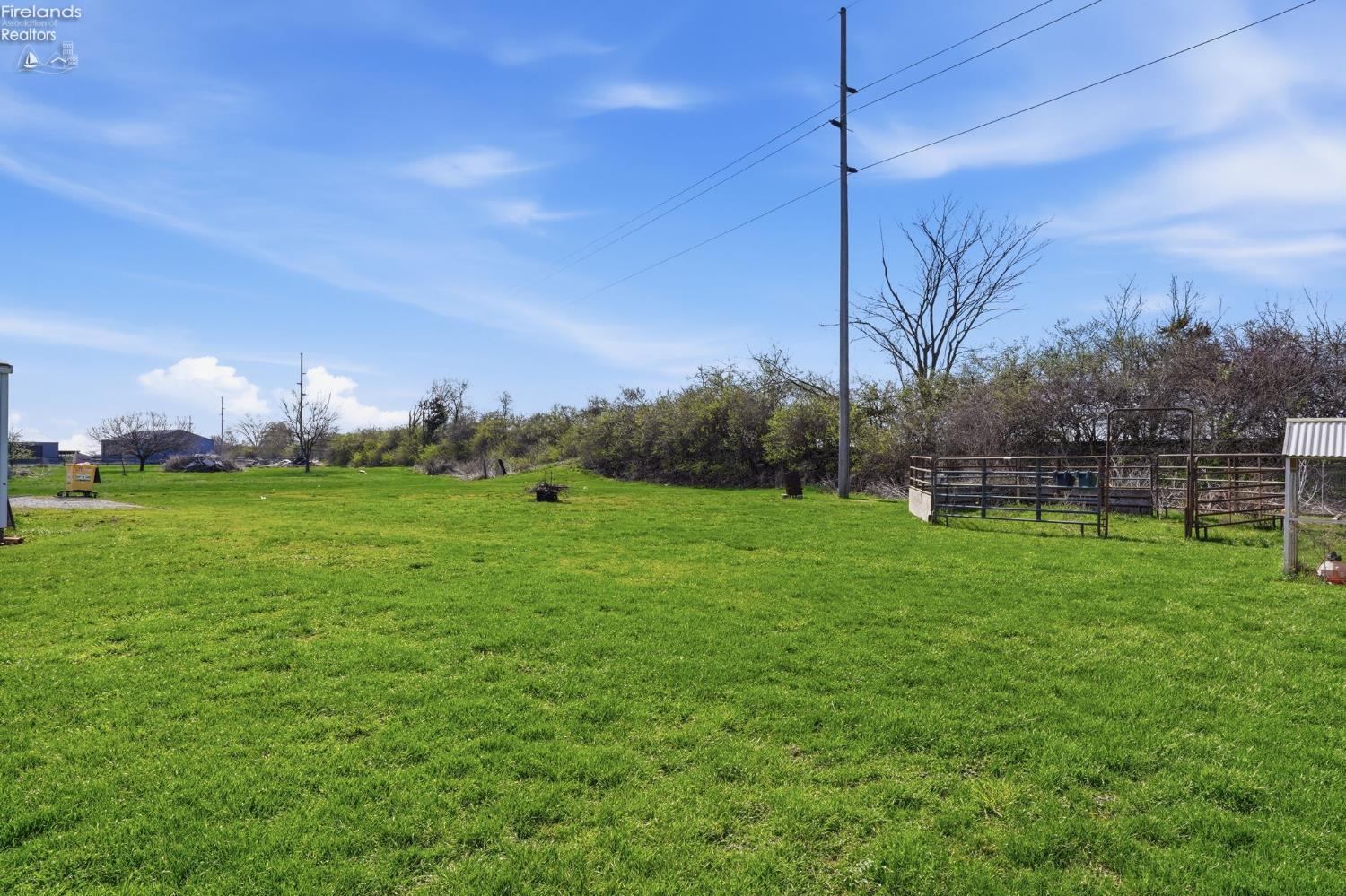1444 E County Road 50