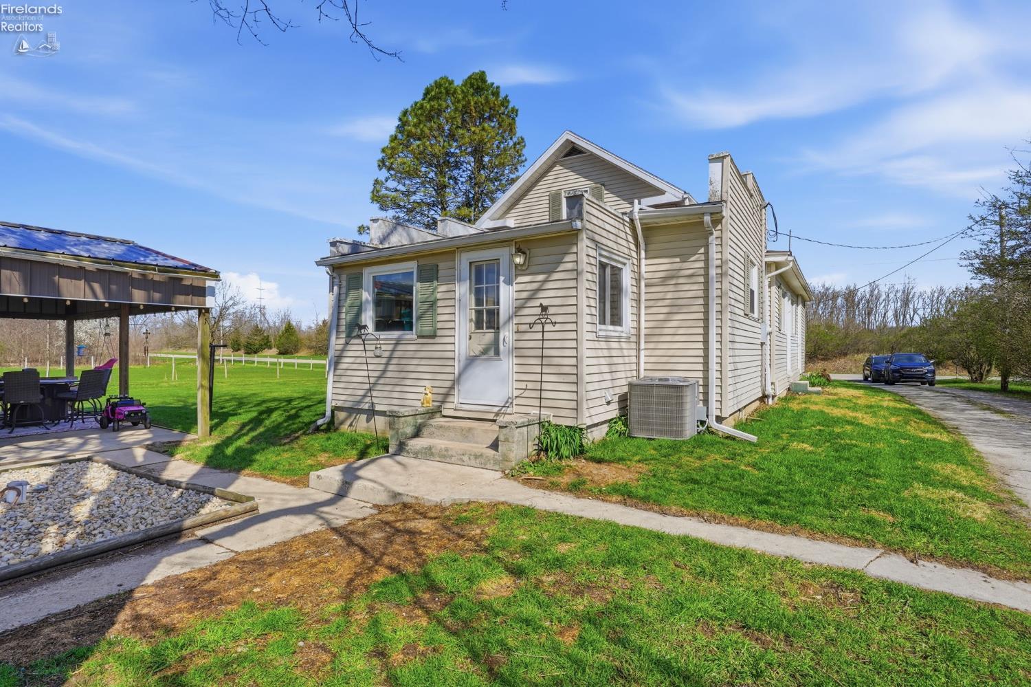 1444 E County Road 50