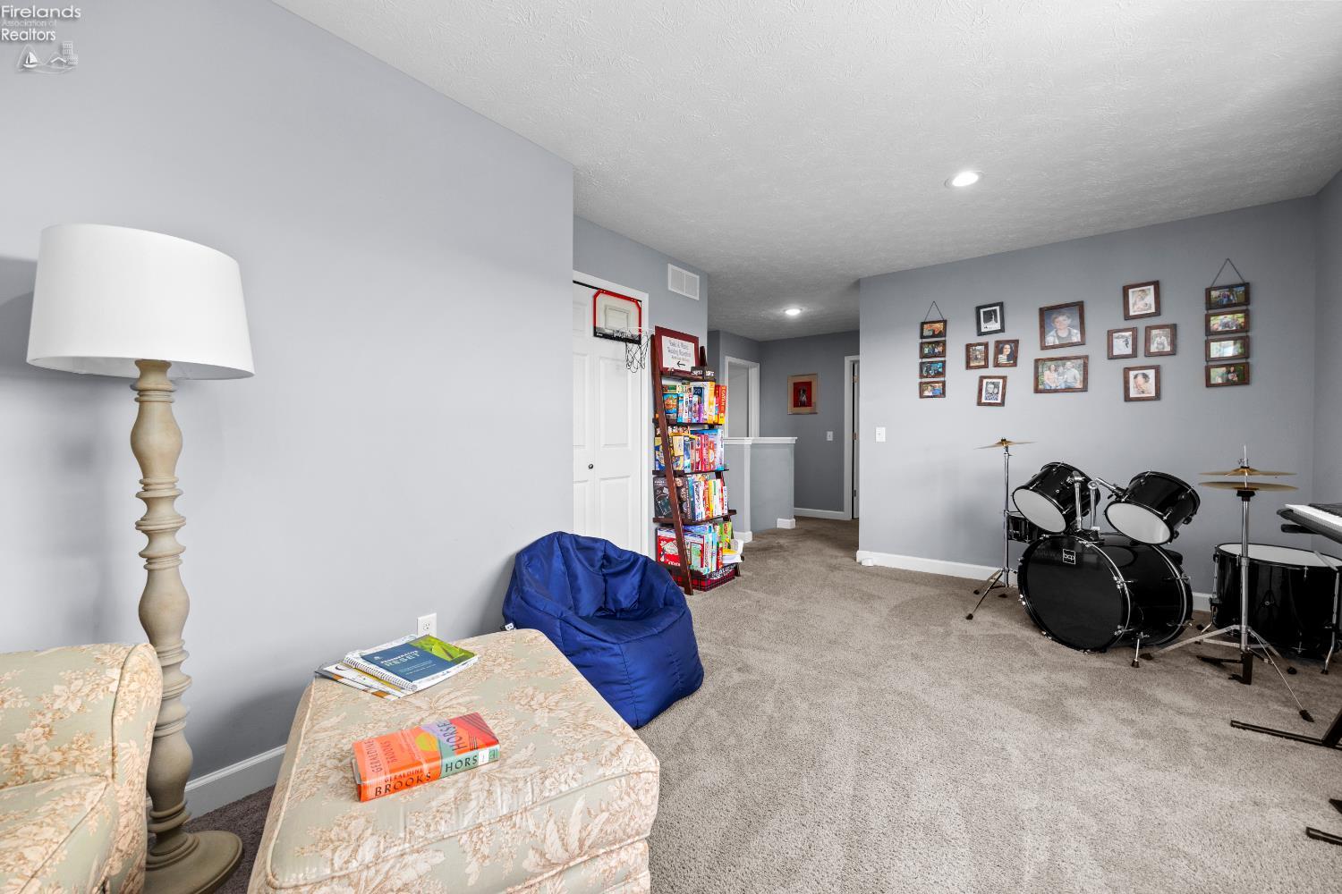 2702 W Bogart Road