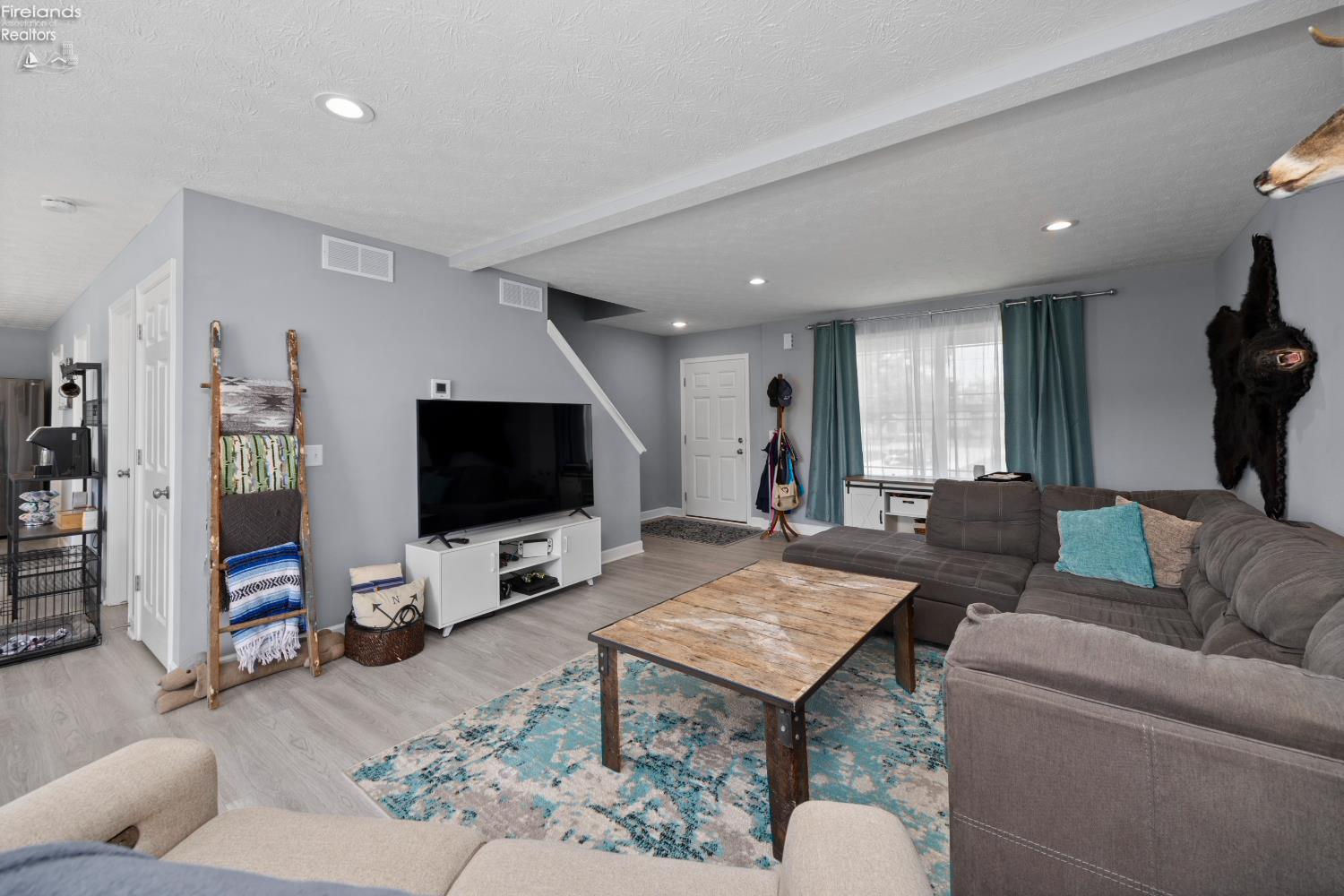 2702 W Bogart Road