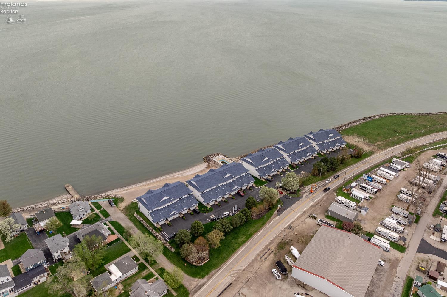 1213 W Lakeshore Drive